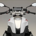 2015 BMW R1200R Light White Non-Metallic with Racing Red frame_4