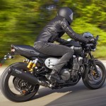 2015 Yamaha XJR1300 Racer In Action_3